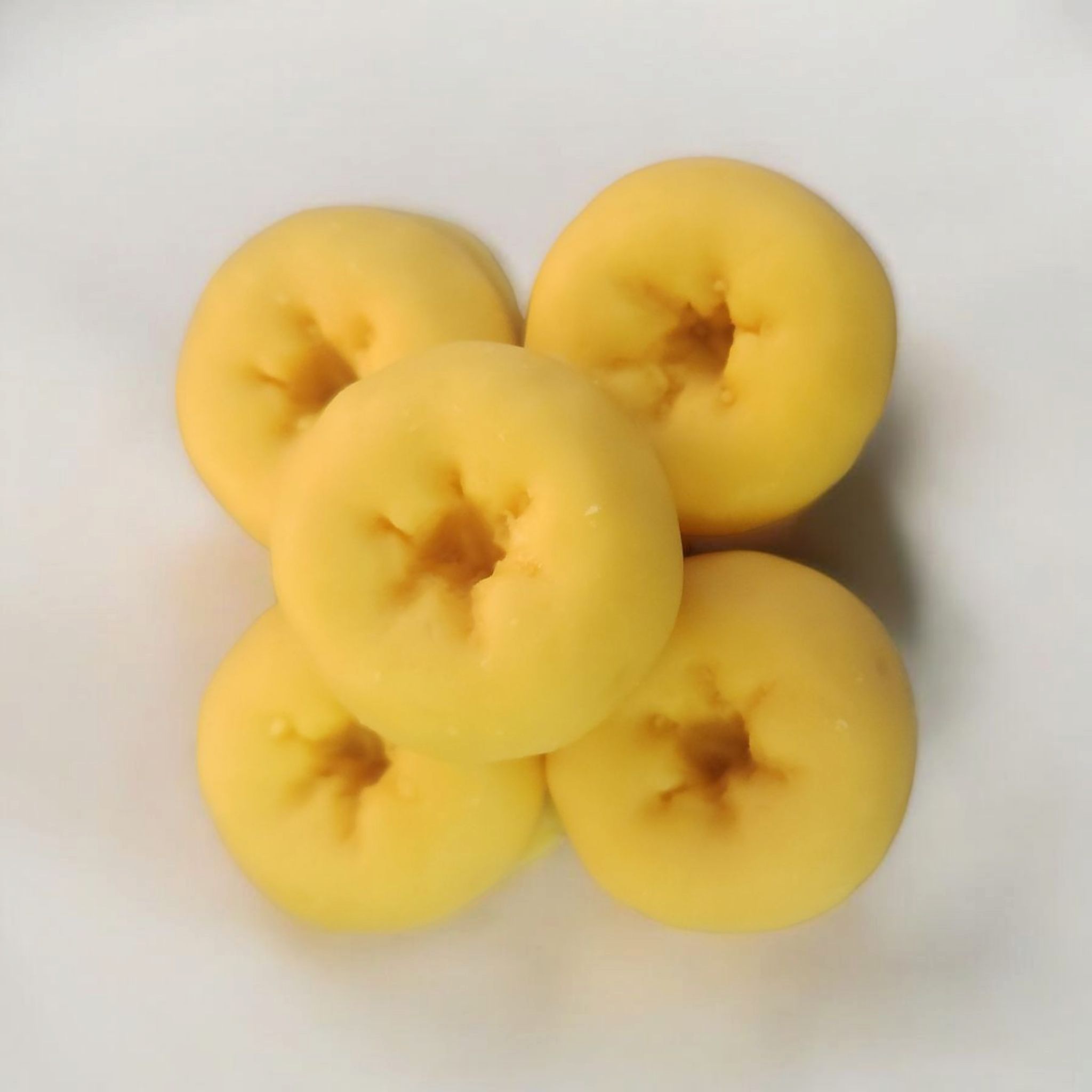 Banana Pudding – 3oz wax melt with the cozy scent of creamy banana, vanilla wafers, and fluffy meringue.